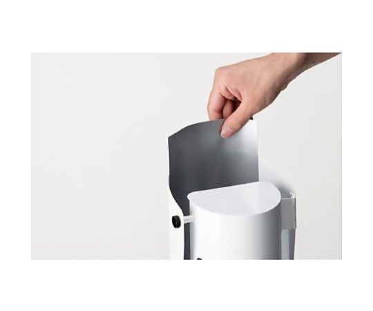 235x860x250mm 光誘引捕虫器(スタンド型) 光を放つ捕虫器の前面、スタンド付きで設置された様子