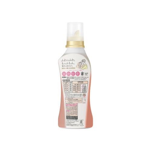 ハミング フレッシュローズ 本体530ml 鮮やかなピンク色のボトルが正面を向いている状態