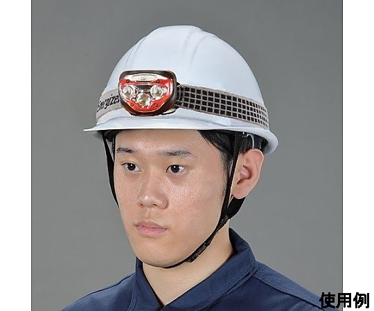 [単4x3本] ヘッドライト/LED 光源が明るく照らされ、バンドが目立つ角度からの全体像