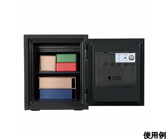 352x467x 420mm 耐水･耐火金庫(黒) シンプルなデザインの黒い金庫が正面に向かって置かれている状態