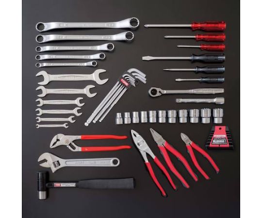 ツールセット　差込角12.7mm　46点セット 多様なサイズと形状の工具が整然と収められたケースの内部。