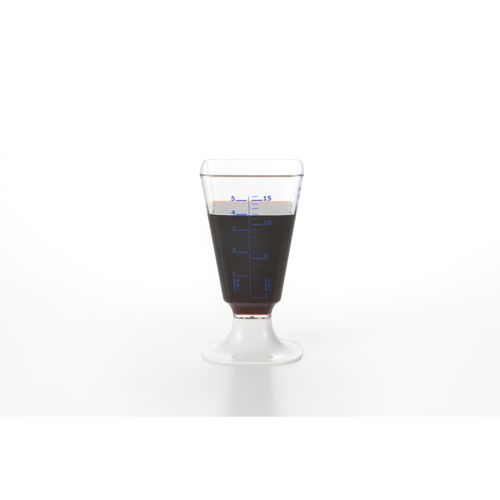 料理のいろは　大さじ小さじ計量カップ　大 透明なプラスチック製の計量カップが横向きで倒れた状態、内部に大さじと小さじの目盛りが確認できる。