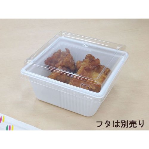 軽食容器 SD キャセロ 4K100-46 W 身 中央化学 透明の容器が中央に並べられ、蓋がしっかり閉まった状態
