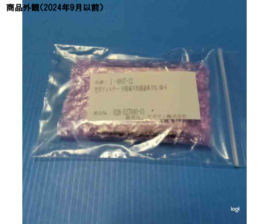 光学フィルター　可視域平均透過率／5％ 透明なフィルターが傾斜した角度で設置されている様子
