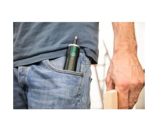コードレスドライバー プッシュドライブ 工具本体の正面が鮮明に見える、グリップ部分が強調された状態