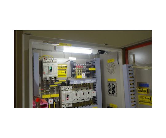 盤用LED照明（端子台付） 端子台が付いたLED照明が斜めから見える状態