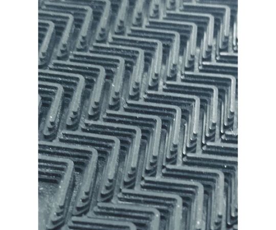 ダンボール運搬補助パッド　DANーGrip　94X124mm　黒 黒色のパッドが並んでいる様子、表面に滑り止めのテクスチャが確認できる