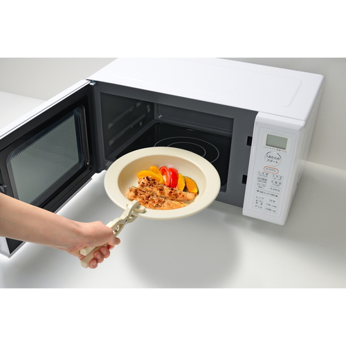 フライパン　Hetta!　IH対応セラミックお皿パン20cm 鮮やかな色合いが特徴のセラミック製の焦げ付きにくい表面が見える状態