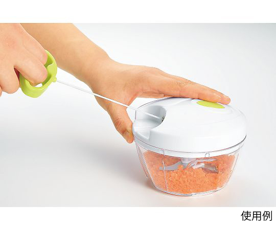 TAKAGIチョッピングカッター 鮮やかな色合いのシンプルなデザインのカッターが横向きに置かれている様子