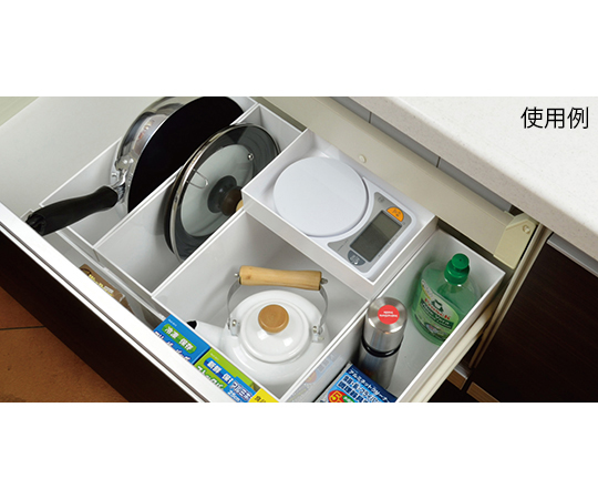キューブプラス　ボックス315　スリム 角度を変えた状態での商品の開封状態、内部にフラットな収納スペースが見える。
