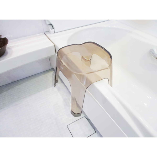 風呂椅子　30cm　リュクレ　LUXRE　ブラウン 上から俯瞰した際のシンプルなデザインと木目調の質感が際立つ状態