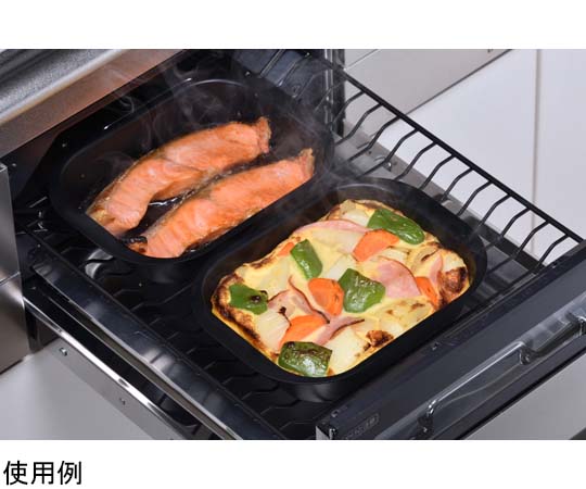 ランチーニG活用ミニ角型パン 2個組 パッケージが斜めから見える状態で、底面が見える角度