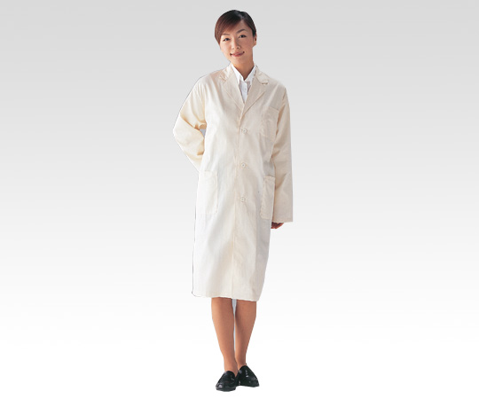 耐熱耐薬品白衣 白色の白衣が前面から見える状態、袖口が緩やかに広がり、清潔感が漂う。