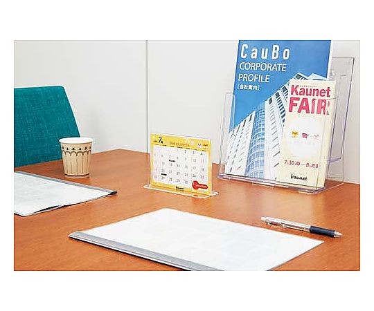 カードスタンドT型 A7 12個セット 透明なプラスチック製のカードスタンドが並んでいる様子