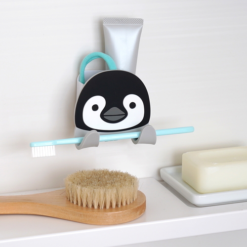 フック　吸着　スティッキーフックポケット　アニマル　ペンギン 優しい表情のペンギンのデザインが施されたフックが正面に見える状態