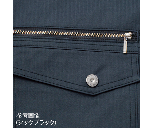空調服長袖ブルゾン　シルバー　4L 光沢のあるシルバーの生地が広がり、前面にジッパーとポケットが配置されている様子