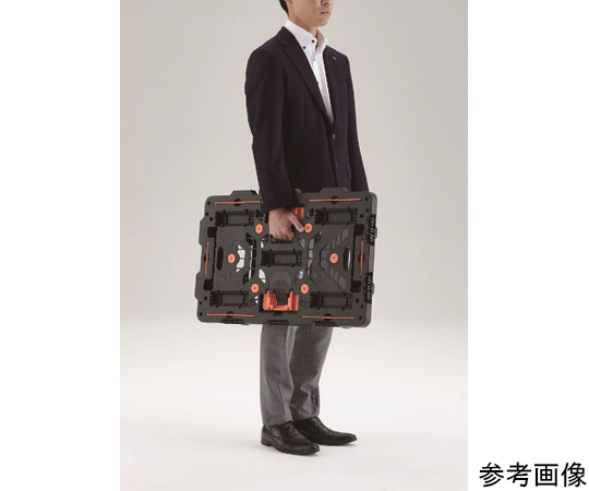 連結式樹脂製平台車 ビートル 700X450 自在3輪 黒い樹脂製の平坦な台車が視認でき、自在に動く3つの車輪が特徴的な様子。
