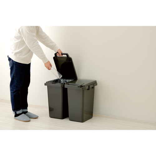 ゴミ箱　HOME&HOME　片手で開く連結ダストボックス33L　ダークグレー 上部が開いた状態で連結されたダークグレーのダストボックス