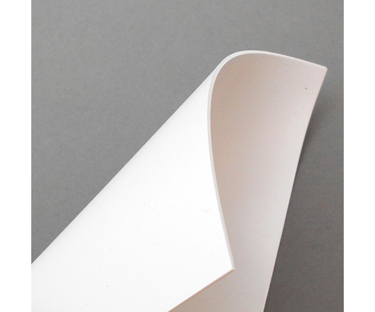 白ゴムシート　100×100mm 白いゴムシートが平らに置かれ、角がしっかりとした状態