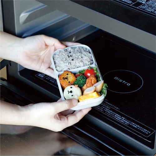 弁当箱　400ml　アニボール　盛り付け簡単お弁当箱　シロクマ 白い表面に黒い耳のデザインが映える、可愛らしい弁当箱の正面。
