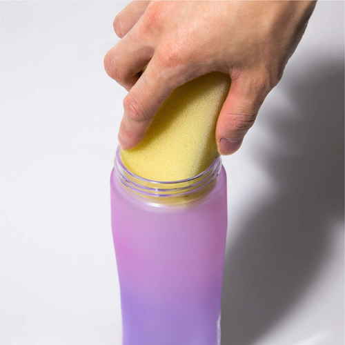 水筒　740ml　OURALウォーターボトル740　スリム　ピンク×パープル スリムなデザインの側面が見え、ピンクとパープルのグラデーションが特徴的。