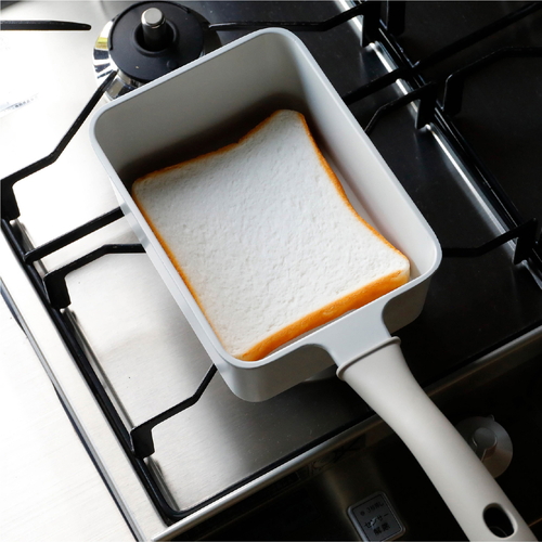 四角いフライパン　13×18cm　IH対応　深型　Supot　copan　グレー 表面に滑らかな質感があり、持ち手が付いた角型の容器