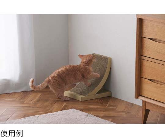 猫の爪とぎ アーチタイプ ナチュラル アーチ型の爪とぎが直立し、自然な木目の表面が際立つ。