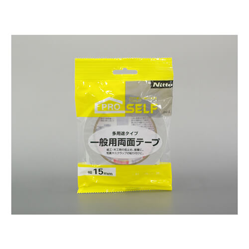 ニトムズ 一般両面テープ 15mm×20m J0412 斜めに置かれたパッケージ越しに白い紙芯の巻きテープが一つ見える状態