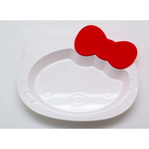 食器セット　ハローキティ　子供　キャラクター 赤いリボン付きの白いプレートとカラフルなカップが並んでいる様子