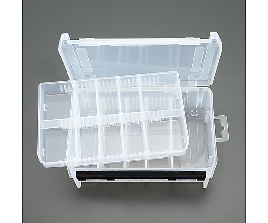 205x145x 60mm パーツケース(中皿付/仕切板4枚) 透明な容器に中皿と仕切板が配置された様子