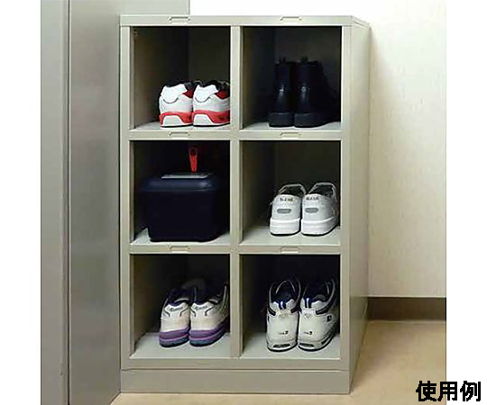 592x330x900mm/2列3段 シューズボックス 収納スペースを確保した、3段のシューズラックが整然と並んでいる様子