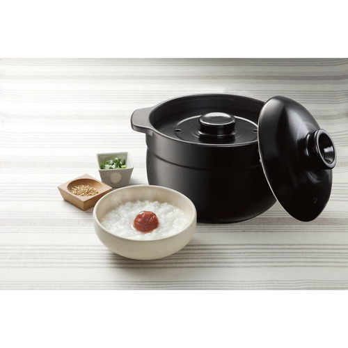 DLレンジ&直火対応炊飯土鍋2合 陶器製の土鍋がシンプルに置かれた状態、温かみのある色合いで少し艶のある表面が見える。