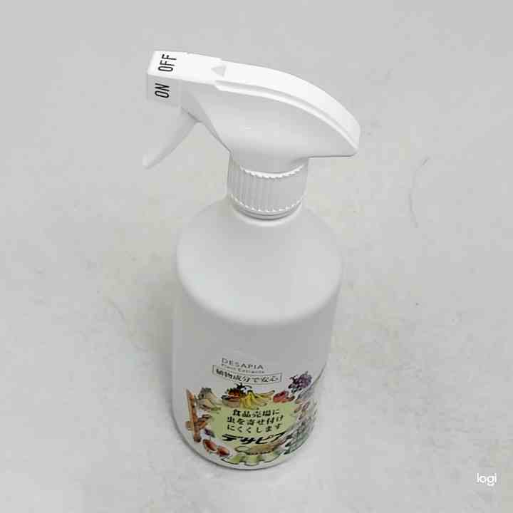 デサピア 不快害虫忌避剤 スプレータイプ 500ml スプレーボトルが正面を向いて立てられた状態、ラベルに詳細な情報が記載されている。