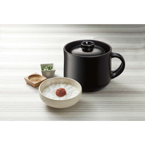 DLレンジ&直火対応炊飯土鍋1合　グタイプ 黒い土鍋の内側が白いご飯で満たされている様子