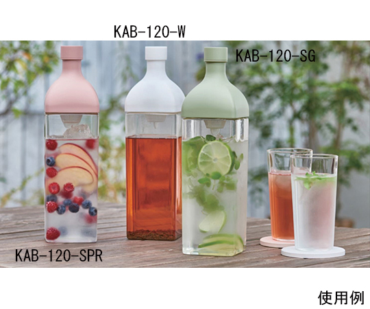 カークボトル　スモーキーピンク 透明感のあるスモーキーピンクのボトルが斜めから見える状態
