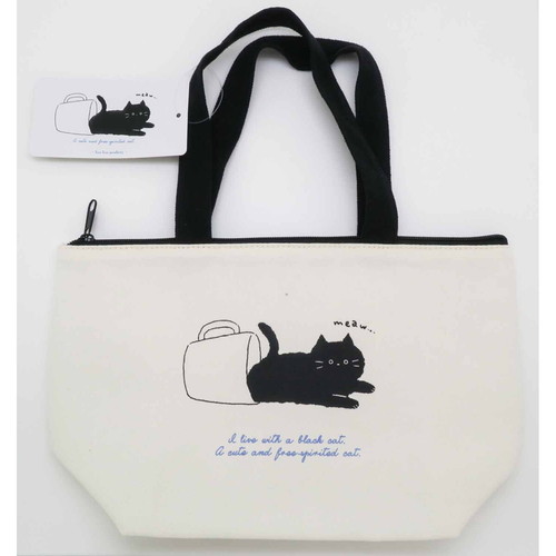ランチバッグ　保冷　black　cat　ネコ　保冷バッグ 正面から見た黒色のネコデザインの保冷バッグ、持ち手がはっきりと見える状態。