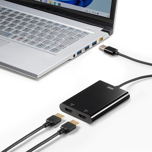 USB-HDMIディスプレイアダプタ(4K×2画面出力)　1個 右側に接続端子が備わった、斜め上からの視点で確認できる商品のクローズアップ