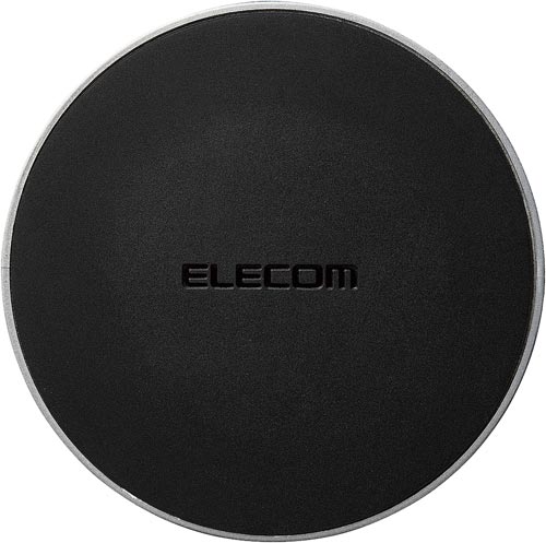 ワイヤレス充電器　Qi規格対応　5W　ブラック 角度を変えて撮影された充電器本体の表面と底面が見える状態