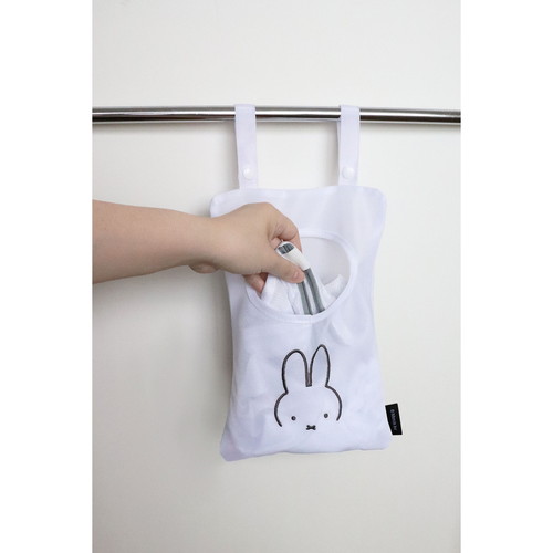 ランドリー収納　miffy　ピンチシュウノウバッグ　カオダケミッフィー カオダケのキャラクターがデザインされたピンチ収納バッグの正面が見える状態