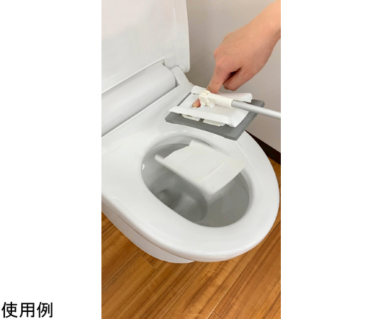 ワンプッシュトイレワイパー 145×80×666mm 黒い持ち手部分が見え、ヘッド部分が白く清潔感がある状態