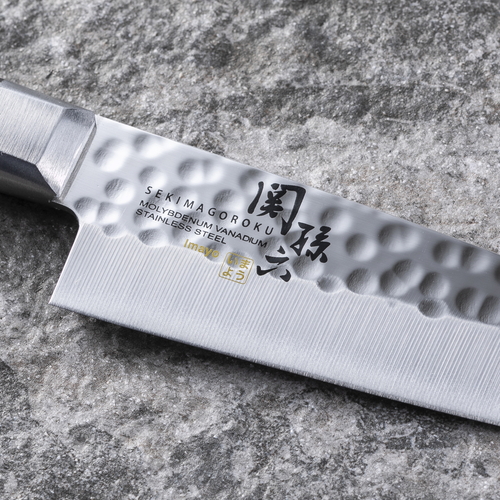 ペティナイフ　関孫六　いまよう　ペティ120mm　000AB5461 刃先が鮮やかに光る、黒いハンドルと金属製の刃のコントラストが美しい状態