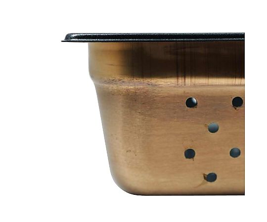 スギコ 18-8 スーパーデラックスパン 穴明 ノンスティック加工 1/1サイズ H100mm 光沢のあるメタル仕上げで、底部に穴の開いたノンスティック加工の容器