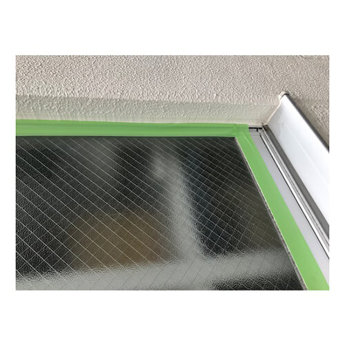 手で切りやすく糊残りしにくい養生テープ