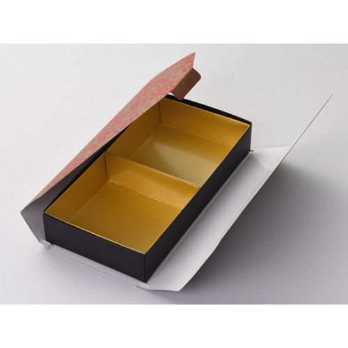 重箱・おせち容器 華雅シリーズ 組立タイプ 大 O-867 金カップ付(2) 瑞光明 透明なフタが付いた重箱が組み立てられ、金色のカップが配置された美しいセット