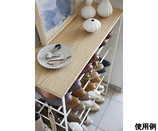 660x250x870mm シューズラック(ホワイト) 側面が見える状態で、上部に靴を収納したラック