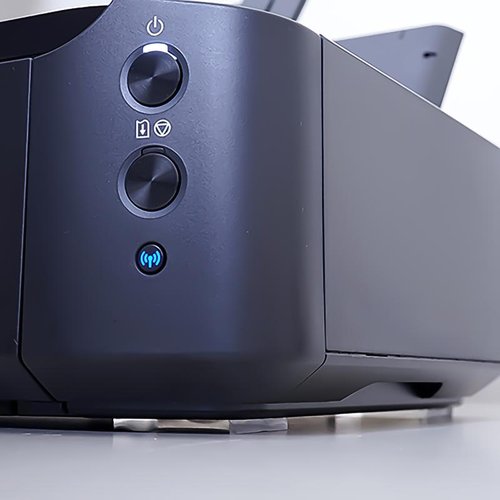 【防災】転倒防止用品 ゲルタック 丸型 φ80×5.0mm 5個付 エクシール 透明な丸型の防滑材が5個、平らな表面に配置されている様子。