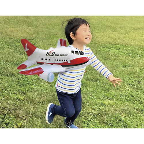 おもちゃ　ごっつん防止ひこうきクッション　レッド 鮮やかな赤色で、飛行機の形をしたクッションが正面に見える様子