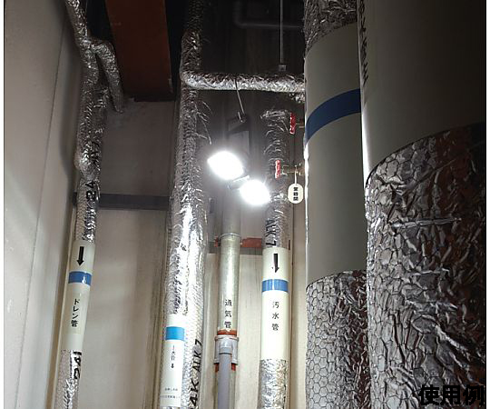 [充電式] LEDライト 斜め上から撮影された光るデザイン、底面の充電ポートが見える状態