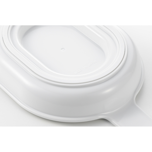 おろし器　受け皿付き　ニューキッチンベーシック 手前に受け皿が付いたおろし器の側面が見える状態
