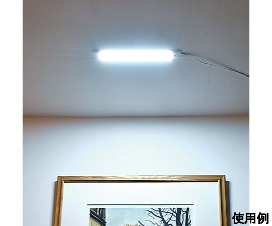 AC100V/7.5W 照明灯/LED（リモコン付） 明るい光を放つ円形の照明器具が浮かび上がる様子